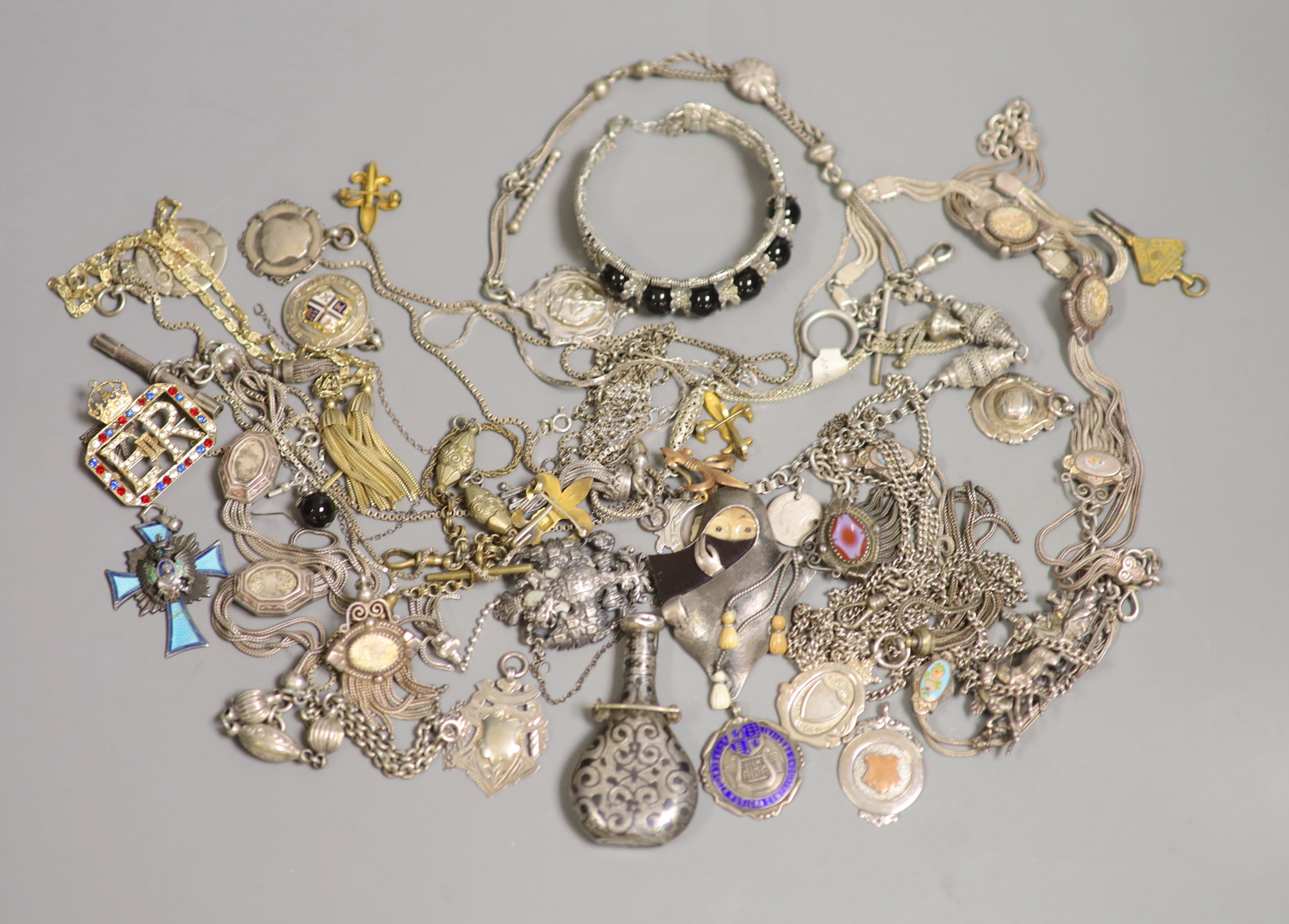 A quantity of assorted jewellery etc. including 925 chains, silver medallions, white metal albertinas, brooches and necklaces.